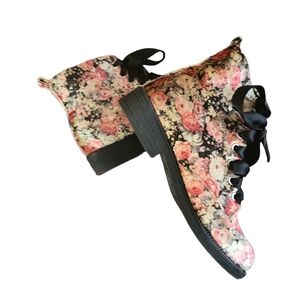 FLOWER POWER Ankle Boot!